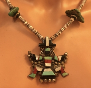 Knifewing Anhnger mit Muschelkette Zuni