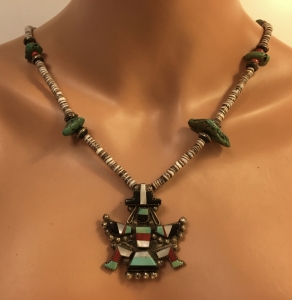 Knifewing Anhnger mit Muschelkette Zuni