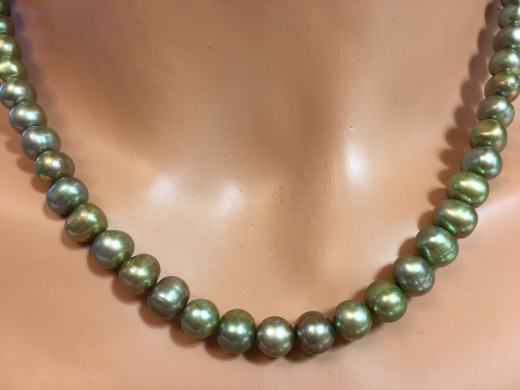 Perlenkette SWZ grnlich