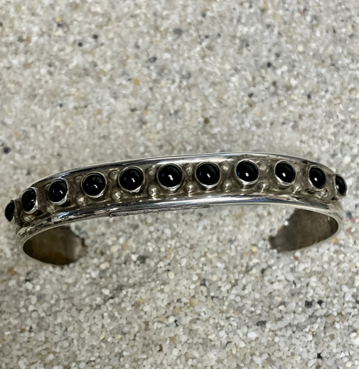 Onyx Armreif mit 11 Steinen Navajo Handarbeit