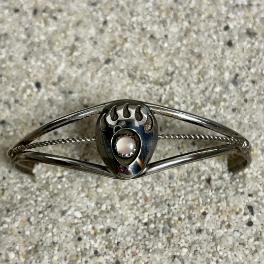 Brentatzenarmreif mit Perlmutt Navajo Handarbeit