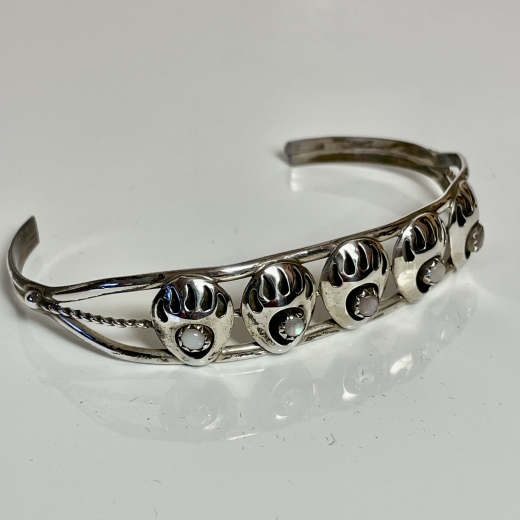 Brentatzen Armreif mit 5 Perlmutt Navajo Handarbeit