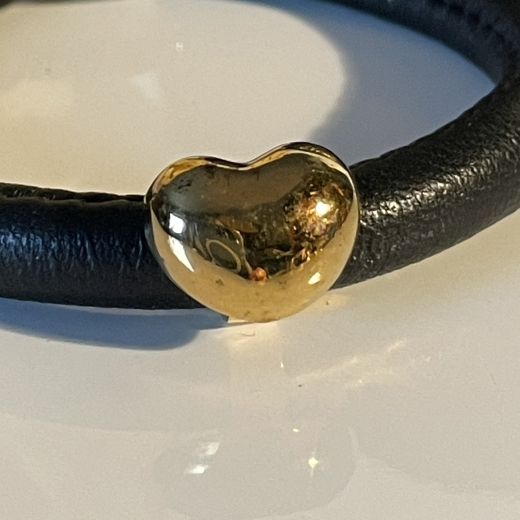Story by Kranz & Ziegler Starter Leder Armband 18 cm mit Herz vergoldet Schwarz