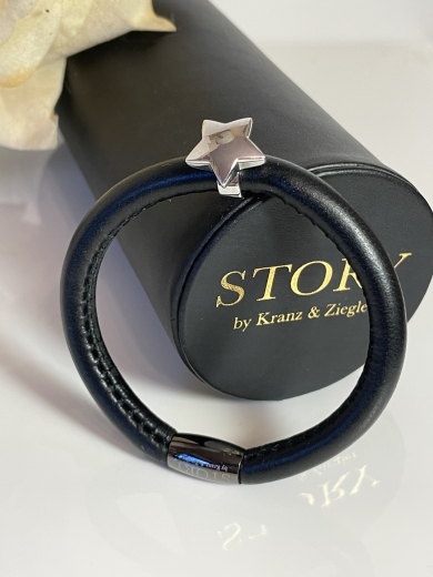 Story by Kranz & Ziegler Starter Leder Armband 19 cm mit Stern Schwarz
