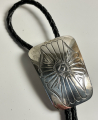 Schlichtes Bolo Tie - gepunzt - Navajo Indianerschmuck