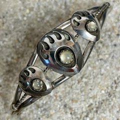 Brentatzen Armreif mit 3 Perlmutt Navajo Handarbeit